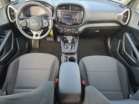 Used 2023 Kia Soul LX w/ LX Technology Package FWD image 15