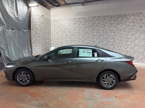 New 2026 Hyundai Elantra Blue image 4