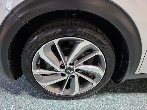 Used 2018 Kia Niro Touring image 12