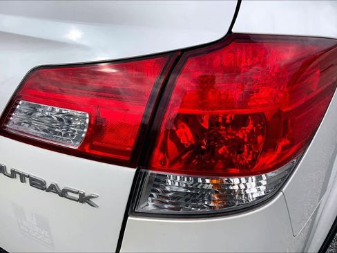 Used 2014 Subaru Outback 2.5i Premium w/ Accessory Value Package (OYT) AWD/4WD image 29