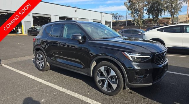 Used 2026 Volvo XC40 B5 Plus AWD/4WD image 3