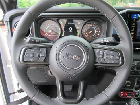 Used 2026 Jeep Gladiator Mojave AWD/4WD image 24