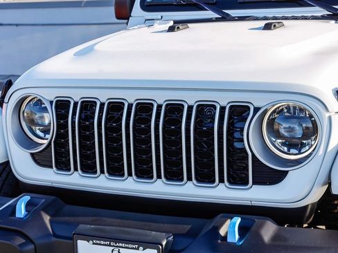 Used 2024 Jeep Wrangler Unlimited Sahara AWD/4WD image 6