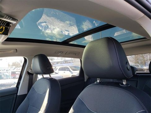 New 2026 Volkswagen Taos SE image 7