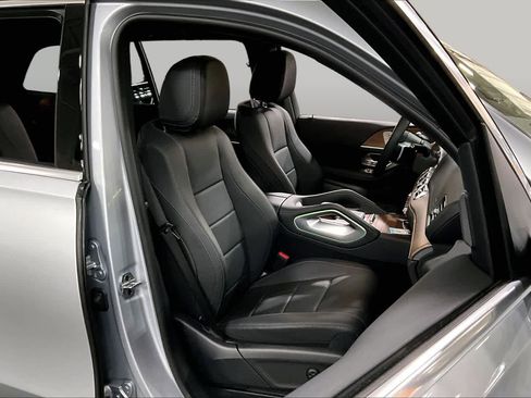 Used 2025 Mercedes-Benz GLS 450 4MATIC image 9
