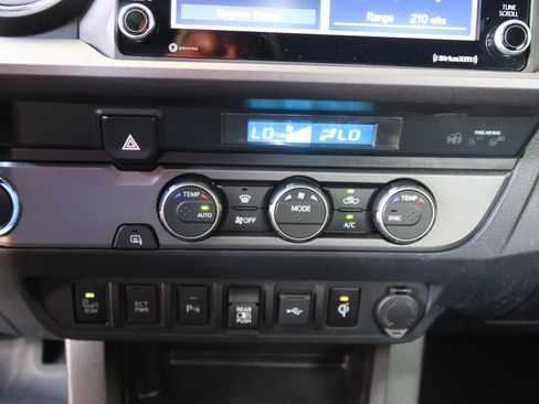 Used 2021 Toyota Tacoma TRD Sport w/ Technology Package RWD image 29