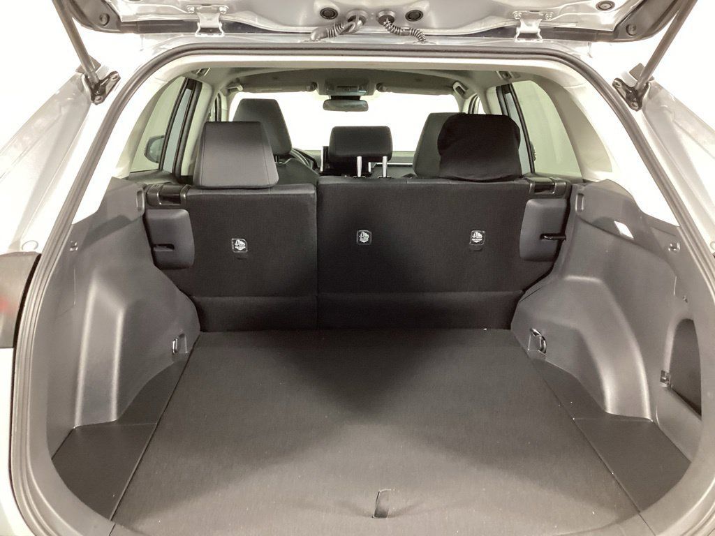 Used 2025 Toyota RAV4 XLE AWD/4WD image 29