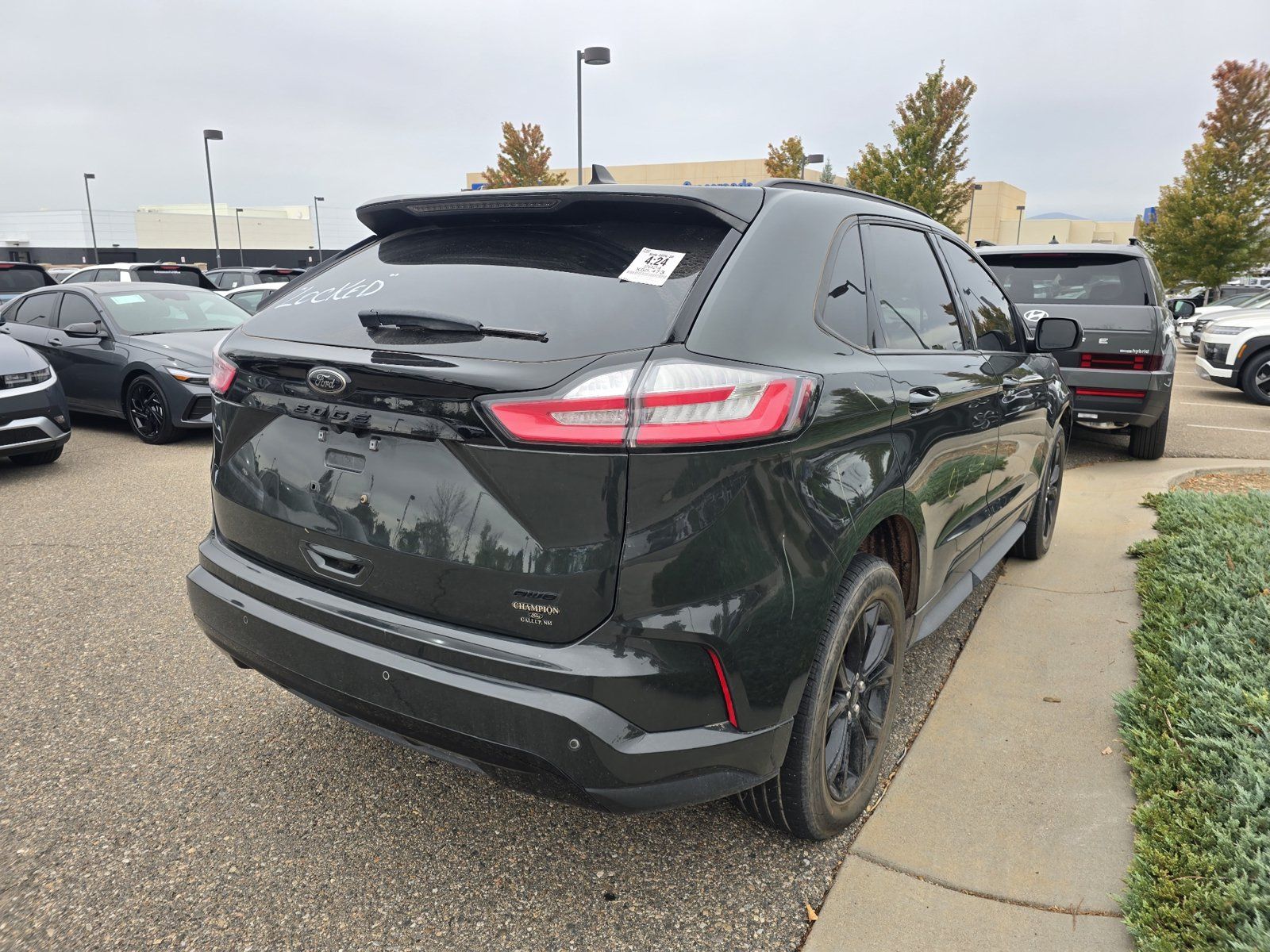 Used 2024 Ford Edge SE w/ Black Appearance Package AWD/4WD image 6