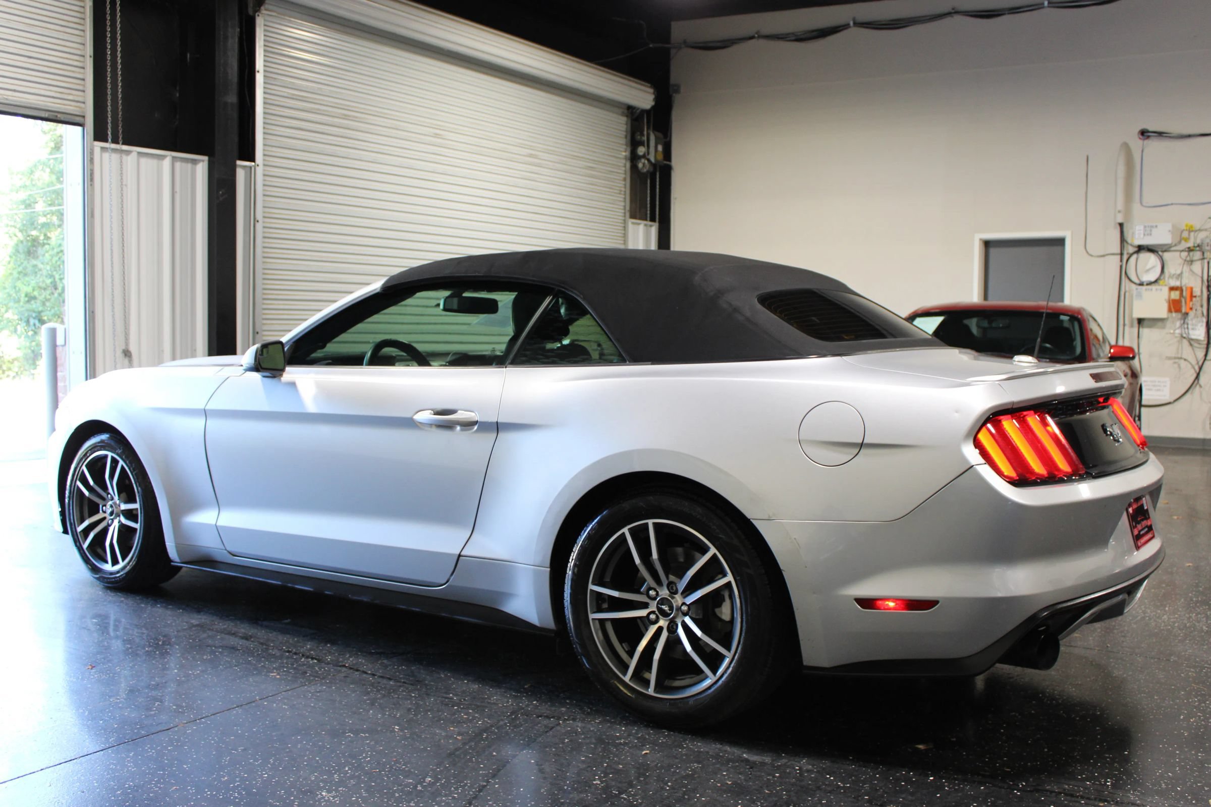 Used 2016 Ford Mustang Convertible RWD image 6