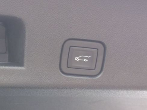 Used 2025 Chevrolet Traverse LT FWD image 15