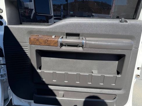 Used 2016 Ford F250 Platinum w/ Platinum Package image 30