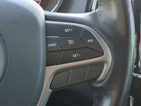 Used 2022 Jeep Grand Cherokee Laredo X image 32