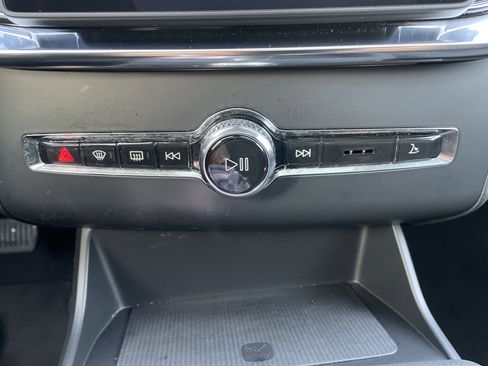 Used 2025 Volvo XC90 B6 Plus image 49