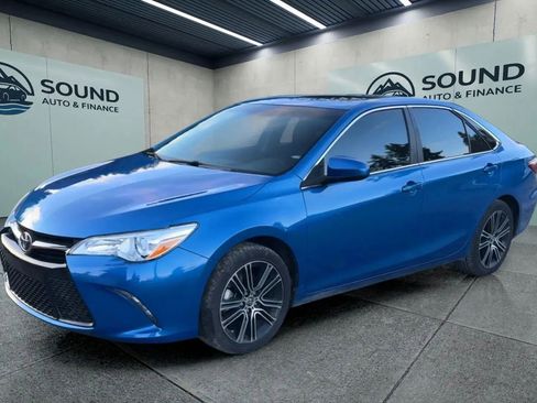 Used 2016 Toyota Camry SE image 1
