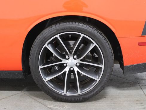 Used 2016 Dodge Challenger R/T Scat Pack w/ Leather Interior Group image 16