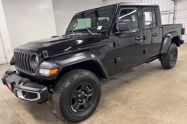 Used 2024 Jeep Gladiator Sport AWD/4WD image 3