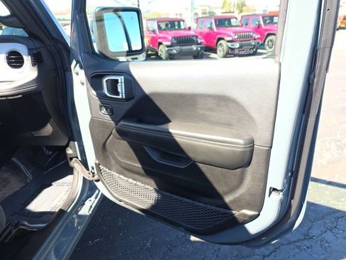 Used 2025 Jeep Wrangler Unlimited Sahara w/ Safety Group image 36