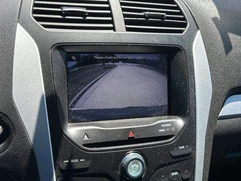 Used 2013 Ford Explorer XLT FWD image 25