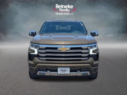 Used 2023 Chevrolet Silverado 1500 High Country w/ Technology Package AWD/4WD image 2