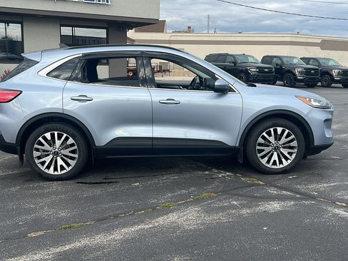 Used 2022 Ford Escape Titanium w/ Class II Trailer Tow Package image 8