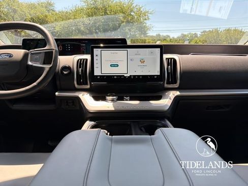 Certified 2025 Ford Expedition Active AWD/4WD image 22