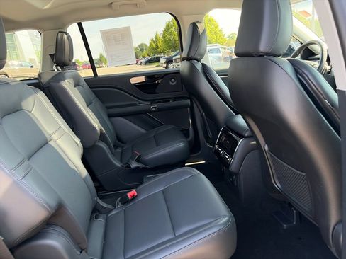Used 2025 Lincoln Aviator AWD w/ Jet Appearance Package image 32