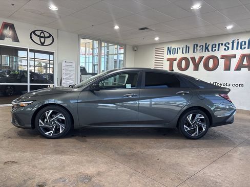 Used 2025 Hyundai Elantra SEL FWD image 7