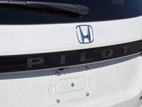 Used 2025 Honda Pilot Touring image 15