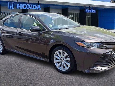 Used 2018 Toyota Camry LE image 2