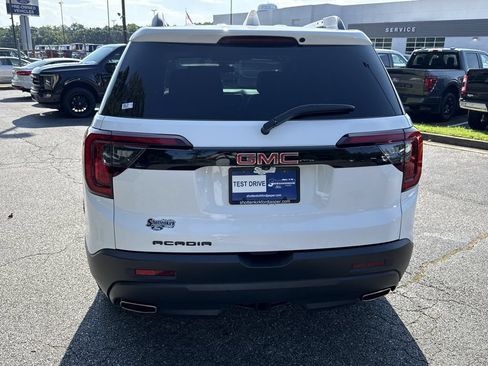 Used 2023 GMC Acadia SLT w/ Elevation Edition FWD image 6