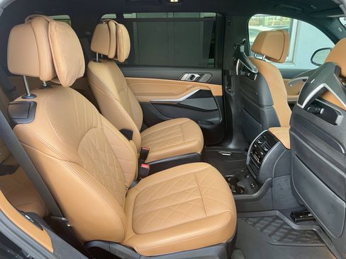 Used 2023 BMW X7 xDrive40i w/ M Sport Package image 31