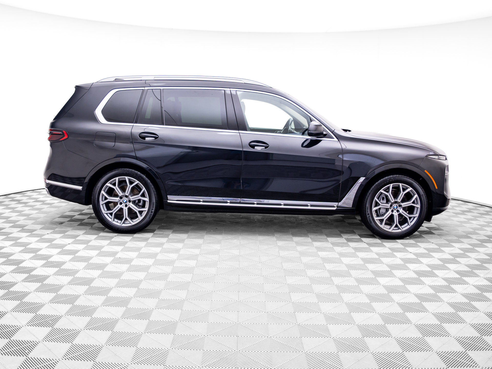 Used 2025 BMW X7 xDrive40i AWD/4WD image 6