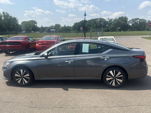 Used 2019 Nissan Altima 2.5 SV FWD image 8