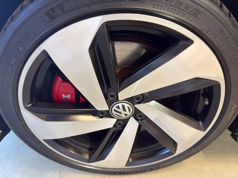 Used 2018 Volkswagen GTI Autobahn FWD image 34