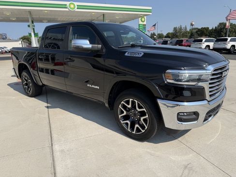 Used 2025 RAM 1500 Laramie AWD/4WD image 1