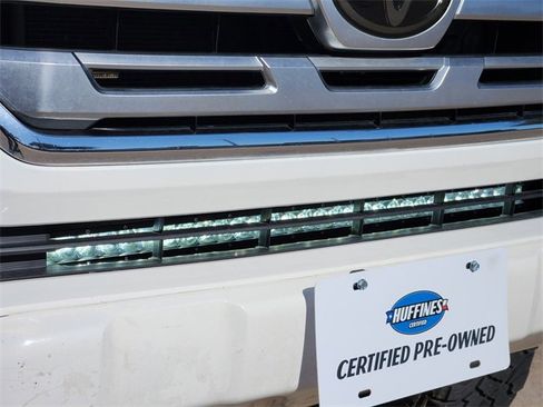 Used 2018 Toyota Tacoma Limited image 11