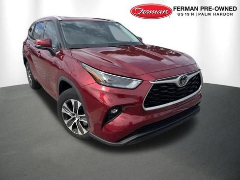 Used 2022 Toyota Highlander XLE FWD image 1