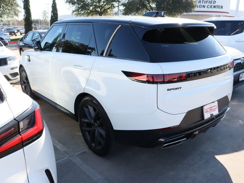Used 2024 Land Rover Range Rover Sport SE image 9
