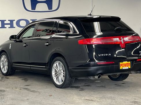 Used 2019 Lincoln MKT AWD image 5