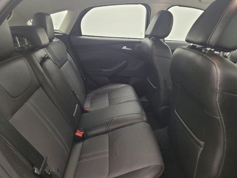 Used 2014 Ford Focus Titanium FWD image 19
