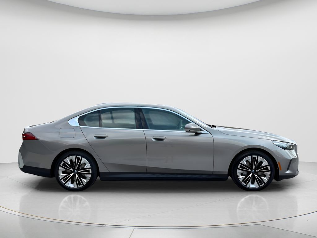 New 2027 BMW i5 eDrive40 AWD/4WD image 4