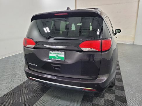 Used 2019 Chrysler Pacifica Touring-L FWD image 7