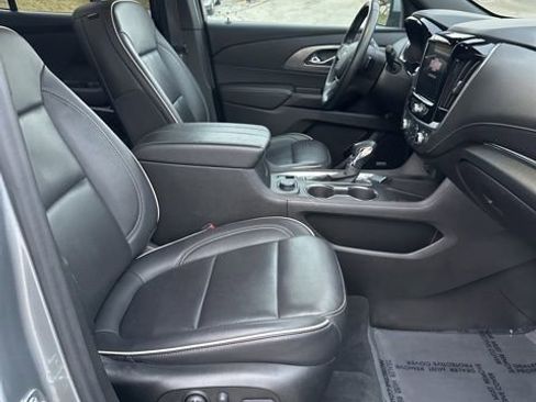 Used 2023 Chevrolet Traverse Premier image 35
