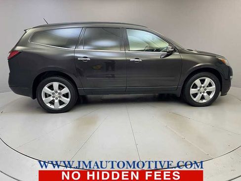 Used 2017 Chevrolet Traverse LT w/ Style and Technology Package image 6