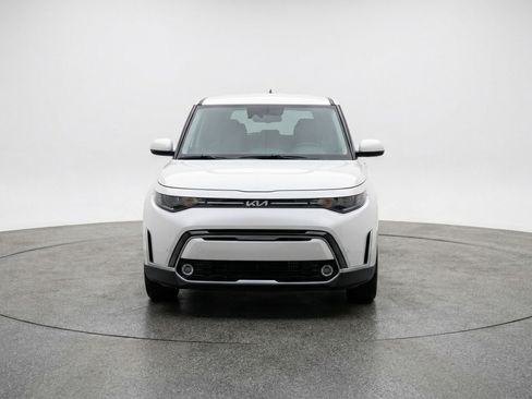 Used 2025 Kia Soul LX w/ LX Technology Package image 2