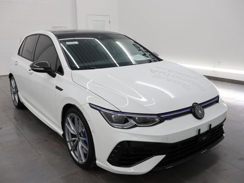 Used 2024 Volkswagen Golf R image 2