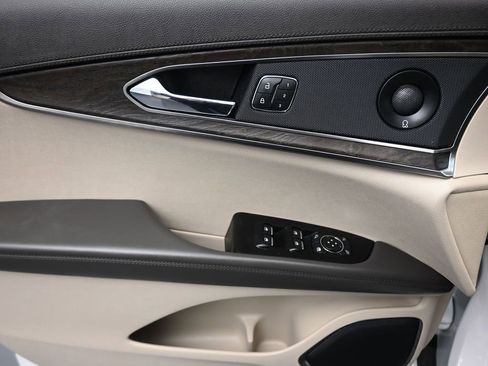 Used 2020 Lincoln Nautilus Reserve w/ Equipment Group 201A image 10