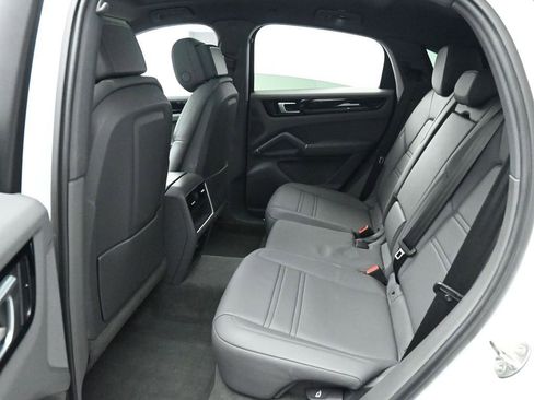 Used 2023 Porsche Cayenne Coupe image 15