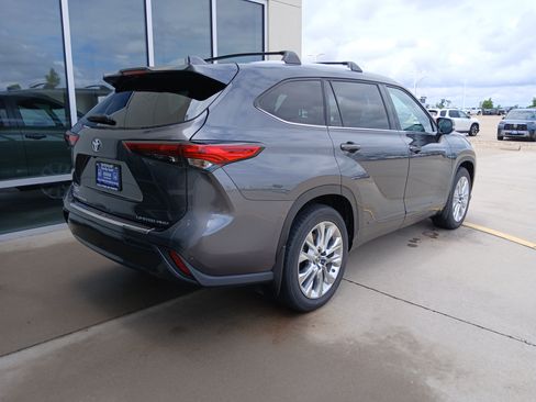 Used 2023 Toyota Highlander Limited AWD/4WD image 7