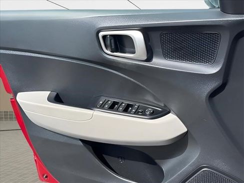 Certified 2024 Hyundai Venue SEL FWD image 22